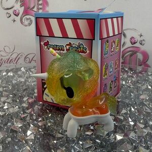 tokidoki frozen treats rainbow snow ombré Unicorn Figure Yellow Green Orange